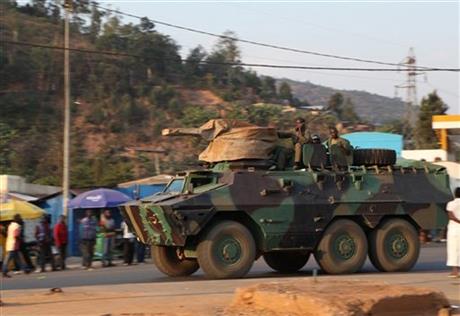 RWANDAN TANKS, ARTILLERY SEEN MOVING TOWARD CONGO