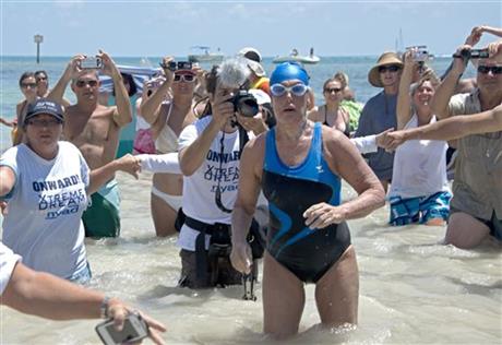 NYAD MAKES 1ST CUBA-FLA. SWIM WITHOUT A SHARK CAGE