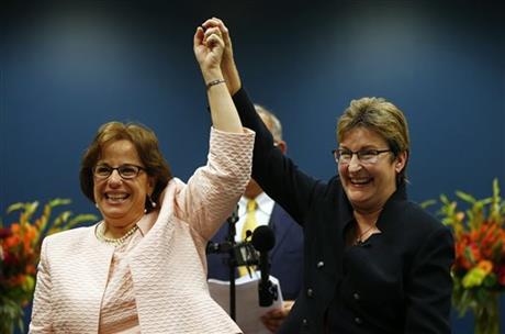 NJ GOVERNOR ENDS GAY MARRIAGE FIGHT AS COUPLES WED