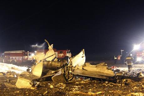 Video shows near-vertical crash of Russian plane