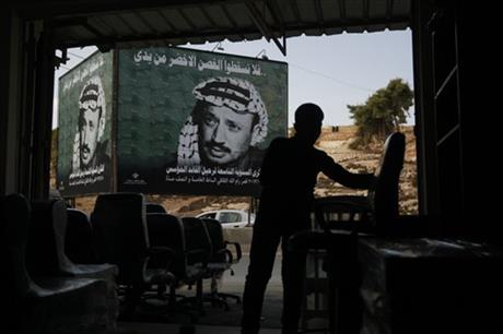 Palestinians: Israel only suspect in Arafat death