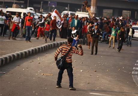 Egypt revolutionaries make return to Tahrir Square