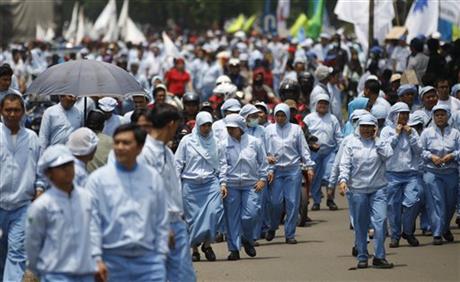 Indonesian laborers go on nationwide pay strike