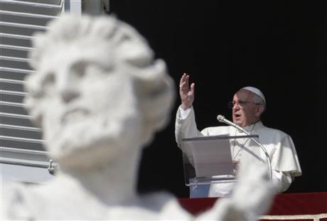 Pope leads silent prayer for migrant desert dead