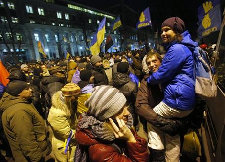 UKRAINE MASS PROTESTS RESUME AFTER GOVT WINS VOTE