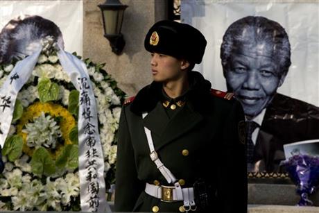 AFRICAN LEADERS HOLD MOMENT OF SILENCE FOR MANDELA