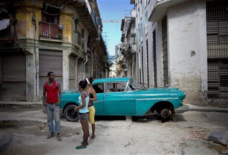 LACK OF CUSTOMERS DOOMS MANY CUBAN BUSINESSES