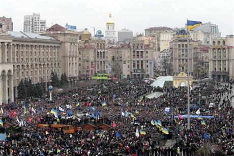 UKRAINE: TENS OF THOUSANDS MARCH THROUGH KIEV