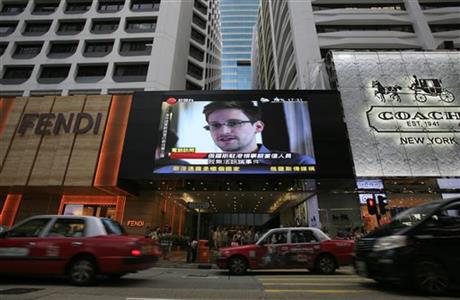 2 NEWSPAPERS CALL FOR CLEMENCY FOR EDWARD SNOWDEN