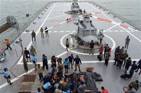 4 large objects detected in AirAsia wreckage hunt