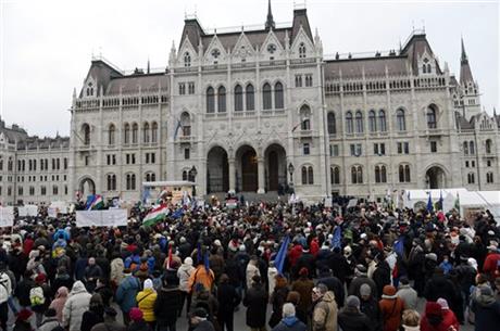 Hungarians protest against premier’s dealings with Putin