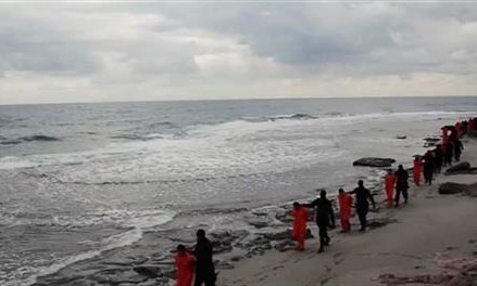 Video purports to show IS militants beheading hostages