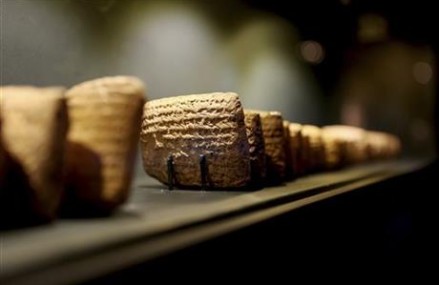 Ancient tablets displayed in Jerusalem fuel looting debate