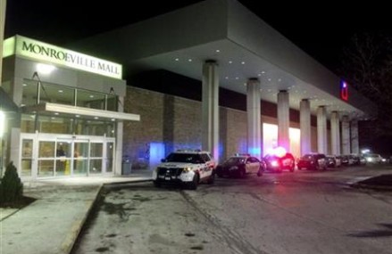 Teen arrested in mall shooting; only 1 of 3 victims targeted