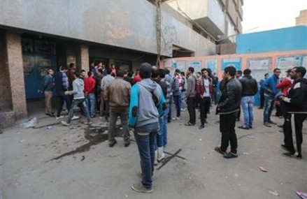 Egypt police arrest 21 soccer fans following deadly stampede