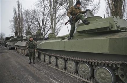 Ukraine will start pulling back heavy weapons in the east