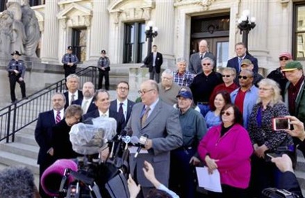Illinois justices overturn state’s landmark 2013 pension law