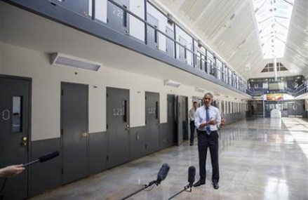Obama visits prison to call for a fairer justice system