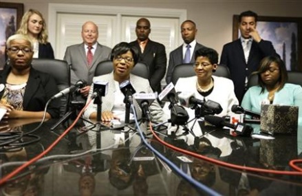Sandra Bland’s family sues state trooper, wants answers
