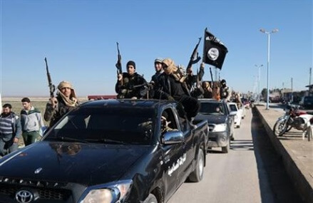 Despite US-led campaign, Islamic State rakes in oil earnings