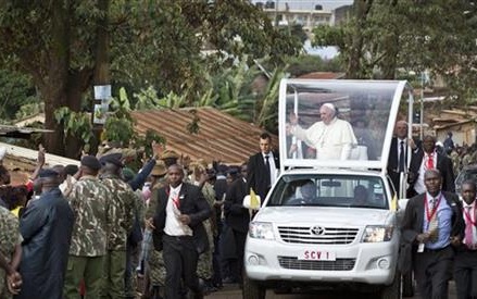 Pope calls slum conditions in Nairobi an injustice