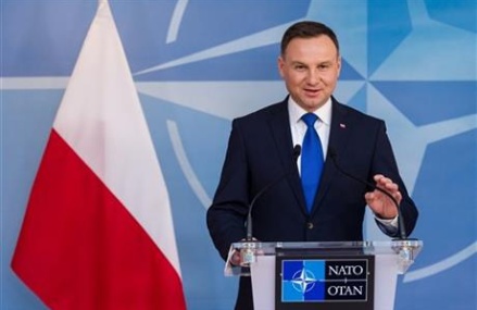 Polish president calls for beefed-up NATO presence