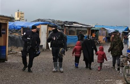 Migrants attacked around Calais, tinderbox of tensions