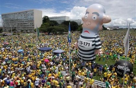 Brazil: Gov. regroups after huge protests against president