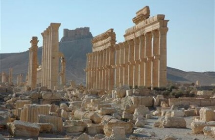 Syrian forces enter IS-held Palmyra; intense clashes with IS