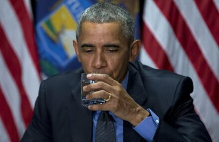 Obama drinks filtered city water in Flint to show it’s safe
