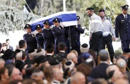 Peres, remembered for tireless peace efforts, laid to rest