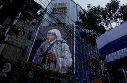 Mother Teresa: ‘Saint of the gutters’ canonized at Vatican