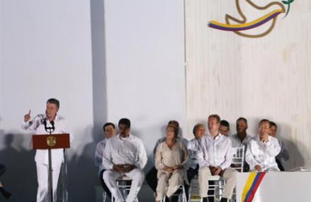 Colombia embarks on path to peace with historic accord