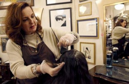 Illinois law enlists hairstylists to prevent domestic abuse